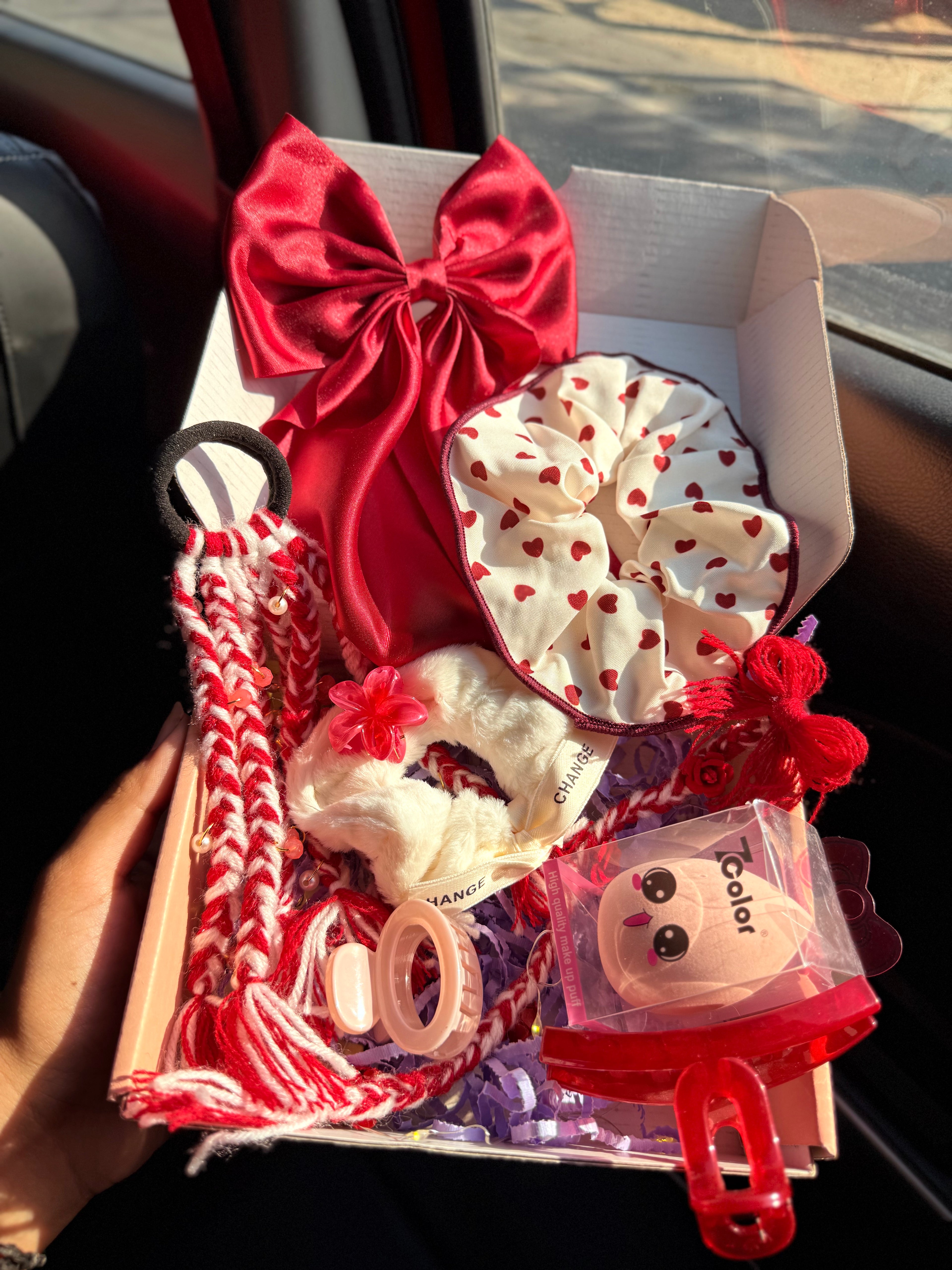 RED VELVET HAMPER