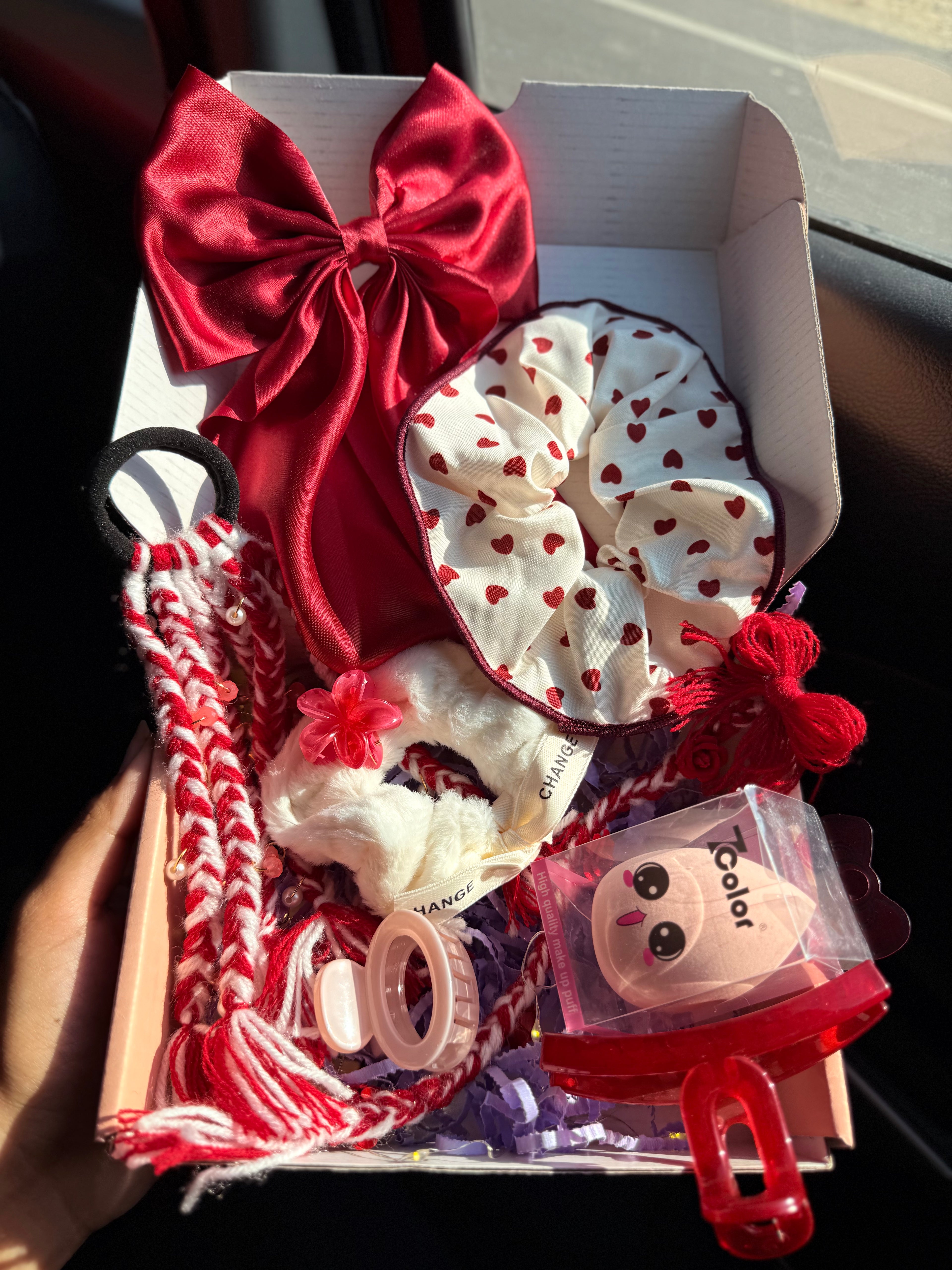 RED VELVET HAMPER